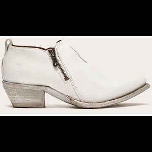 Frye Sacha Moto Shootie White